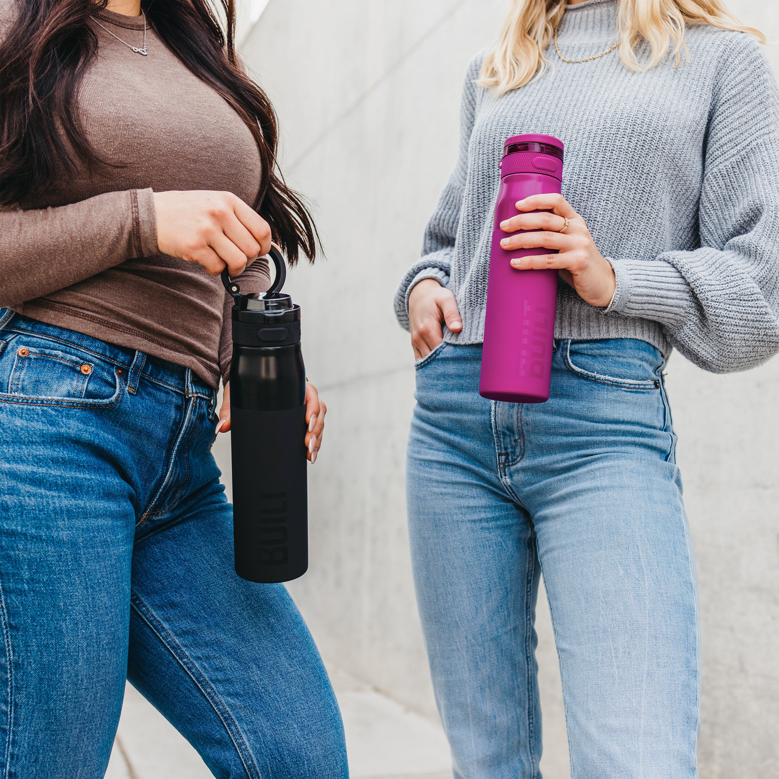 built-24oz-east-side-sport-bottle-vacuum-insulated-stainless-steel-with-one-touc image 2