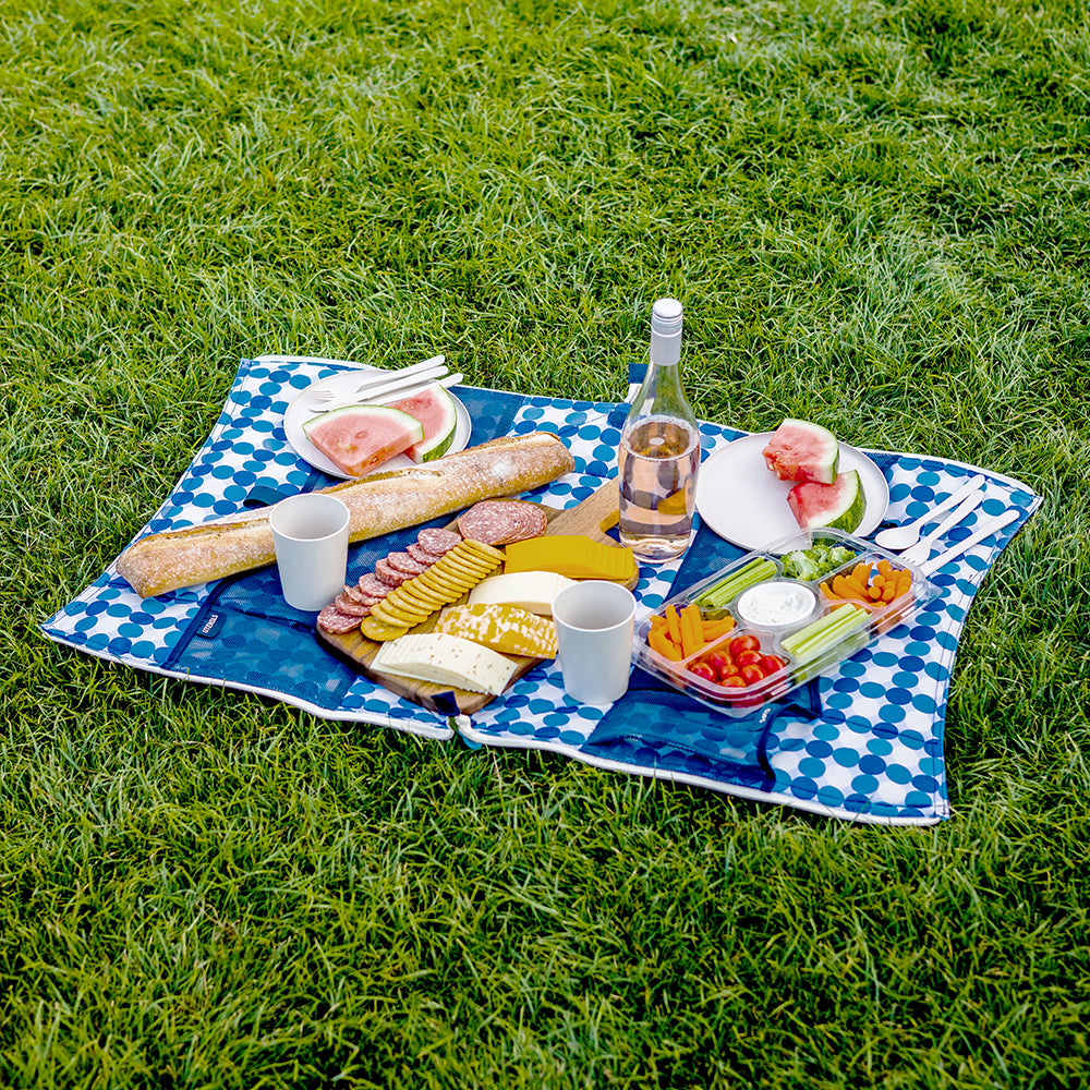 built-convertible-picnic-tote-4-person-insulated-bag-that-converts-to-a-picnic-c image 7