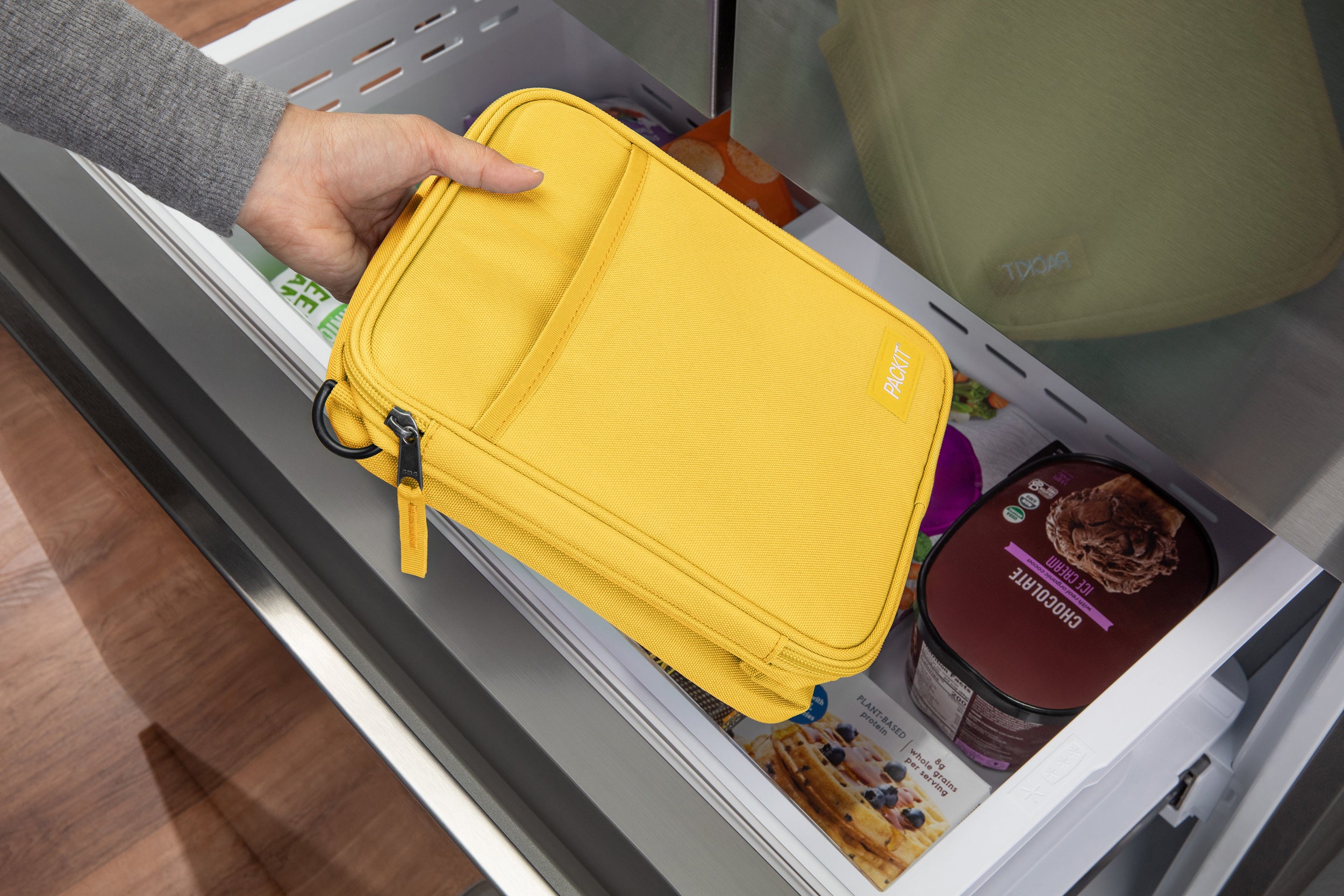 packit-freezable-crossbody-lunch-box-with-built-in-ecofreeze-cooling-hands-free- image 8