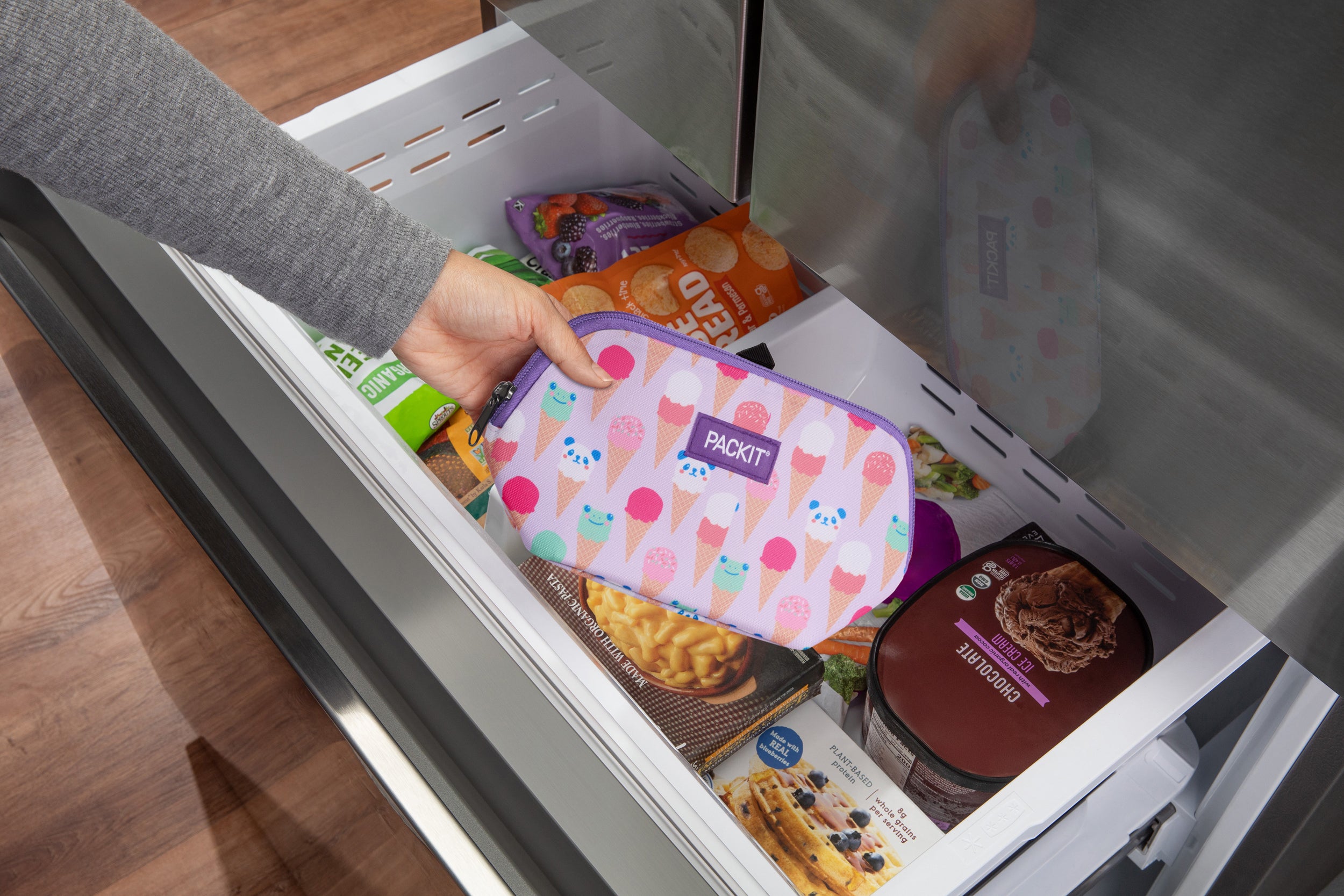 packit-freezable-snack-bag-compact-insulated-cooler-with-built-in-ecofreeze-gel image 7