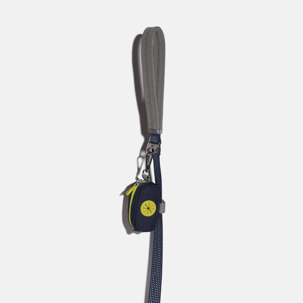 built-dog-waste-bag-leash-pouch-single-compartment-bag-dispenser-with-silicone-p image 3